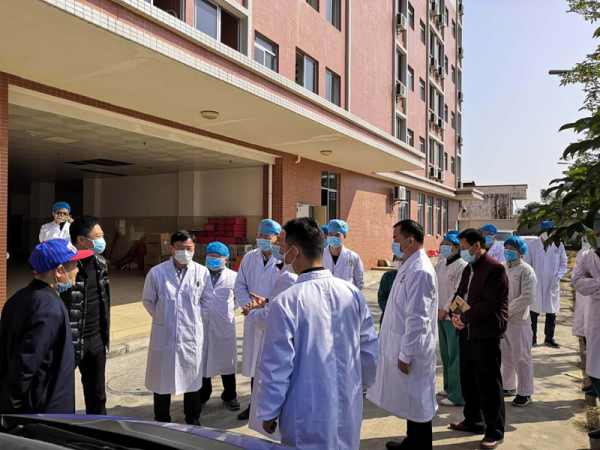 羅承恒副局長在籌備陽春市健康管理所現(xiàn)場1_副本.jpg