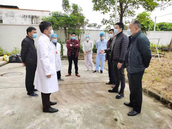 羅承恒副局長在籌備陽春市健康管理所現(xiàn)場2_副本.jpg