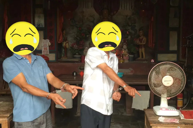 DƬ