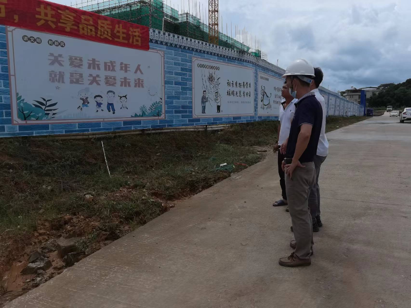 圖為我局對(duì)陽(yáng)春市人民法院審判法庭新建項(xiàng)目創(chuàng)文整改情況進(jìn)行復(fù)檢.jpg