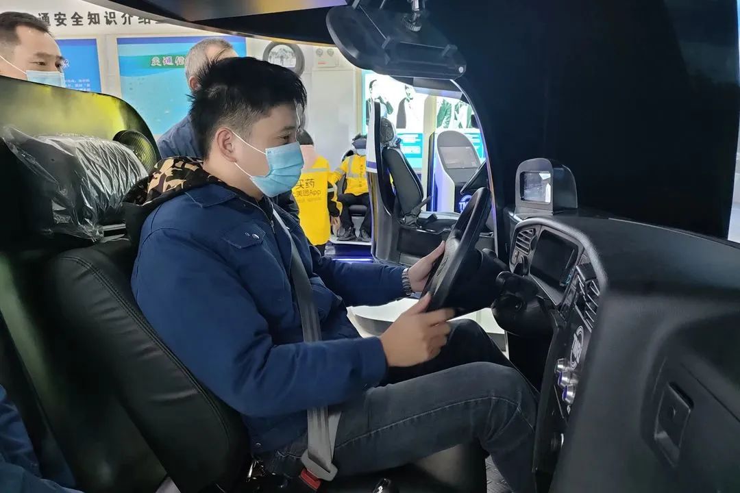 DƬ