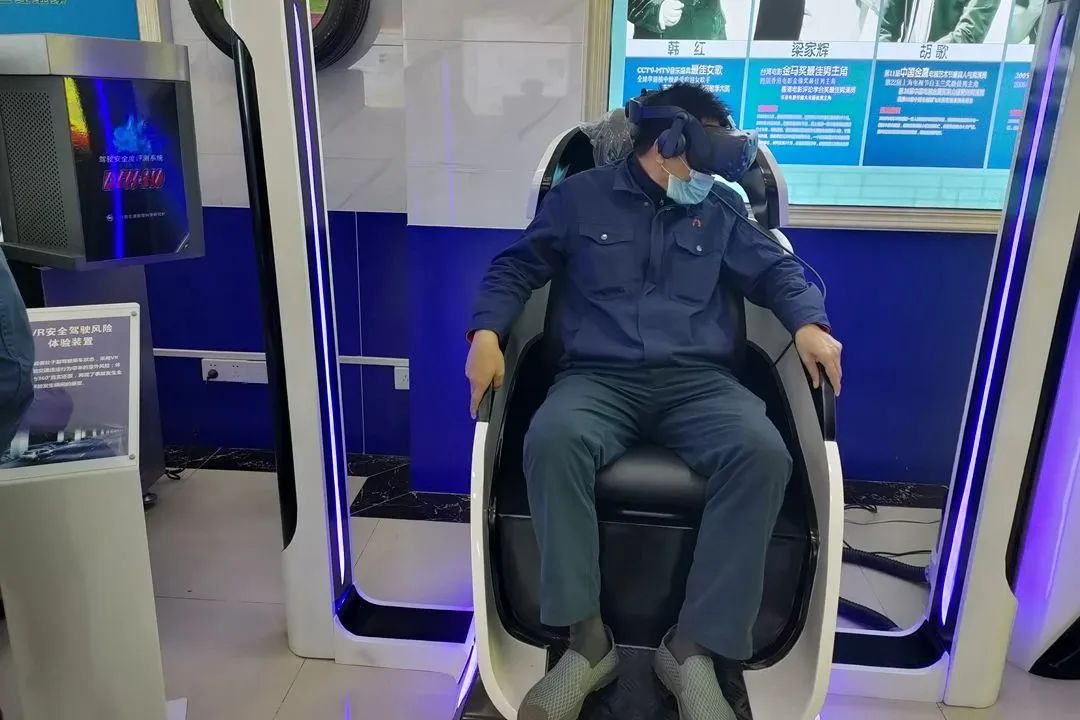 DƬ