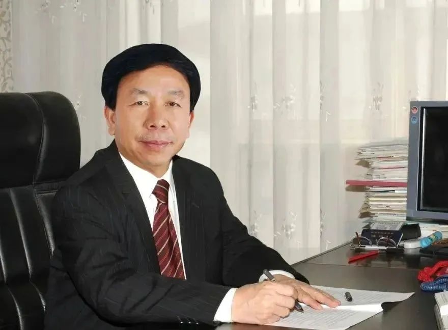DƬ