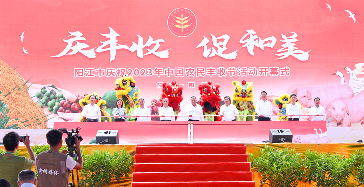DSC_2510報(bào)紙1版ok.jpg